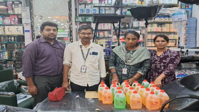 ഓപ്പറേഷന് സൗന്ദര്യ : എറണാകുളത്ത് നടത്തിയ പരിശോധനയില് മായം ചേര്ത്ത സൗന്ദര്യ വര്ധക വസ്തുക്കള് കണ്ടെത്തി ഓപ്പറേഷന് സൗന്ദര്യ : എറണാകുളത്ത് നടത്തിയ പരിശോധനയില് മായം ചേര്ത്ത സൗന്ദര്യ വര്ധക വസ്തുക്കള് കണ്ടെത്തി