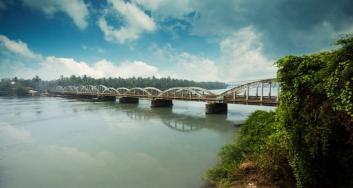 പ്രവാസി മലയാളി യുവാവ് നാട്ടിലേക്കുള്ള യാത്രാമദ്ധ്യേ വടകര മൂരാട് പുഴയിൽ ചാടി പ്രവാസി മലയാളി യുവാവ് നാട്ടിലേക്കുള്ള യാത്രാമദ്ധ്യേ വടകര മൂരാട് പുഴയിൽ ചാടി