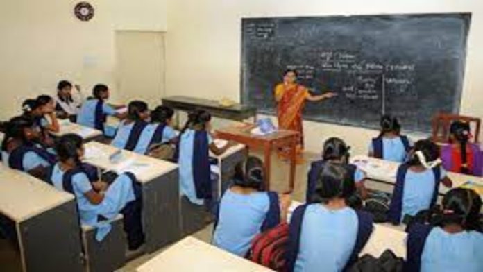 ലൈംഗിക പീഡന കേസുകളില് പ്രതികളായ അധ്യാപകരെ പിരിച്ചുവിടാനൊരുങ്ങി തമിഴ്നാട് സർക്കാർ ലൈംഗിക പീഡന കേസുകളില് പ്രതികളായ അധ്യാപകരെ പിരിച്ചുവിടാനൊരുങ്ങി തമിഴ്നാട് സർക്കാർ