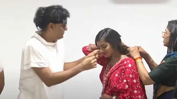 മഹാകുംഭമേളയിലെ വൈറല് താരം മൊണാലിസ കോഴിക്കോട് എത്തി ; വാലന്റൈന് സമ്മാനമായി മാലയണിച്ച് ബോച്ചെ മഹാകുംഭമേളയിലെ വൈറല് താരം മൊണാലിസ കോഴിക്കോട് എത്തി ; വാലന്റൈന് സമ്മാനമായി മാലയണിച്ച് ബോച്ചെ
