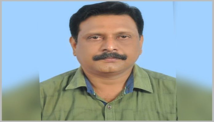 മരണത്തിലും മാതൃകാ അധ്യാപകന് ; നാല് പേര്ക്ക് പുതുജീവന് നല്കി രാജേഷ് മാഷ് യാത്രയായി മരണത്തിലും മാതൃകാ അധ്യാപകന് ; നാല് പേര്ക്ക് പുതുജീവന് നല്കി രാജേഷ് മാഷ് യാത്രയായി