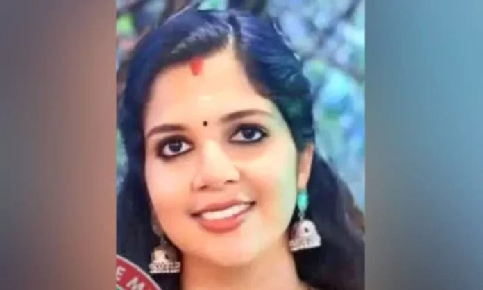 നഴ്സിനെ വീട്ടിൽ തൂങ്ങിമരിച്ച നിലയിൽ കണ്ടെത്തി നഴ്സിനെ വീട്ടിൽ തൂങ്ങിമരിച്ച നിലയിൽ കണ്ടെത്തി