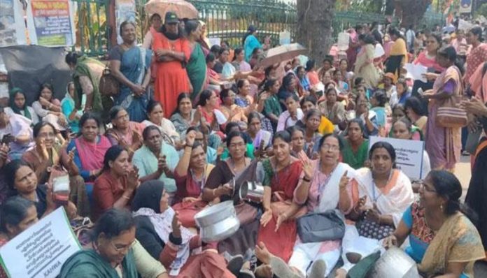 ആശാ വർക്കർമാരുടെ സമരം 10ാം ദിവസം : ഐക്യദാർഢ്യവുമായി പ്രതിപക്ഷ നേതാവ് ആശാ വർക്കർമാരുടെ സമരം 10ാം ദിവസം : ഐക്യദാർഢ്യവുമായി പ്രതിപക്ഷ നേതാവ്