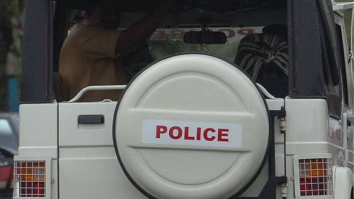 ഹോട്ടലിന് നേരെ കല്ലേറ് ; യുവതിക്കും കുഞ്ഞിനും പരിക്ക് ഹോട്ടലിന് നേരെ കല്ലേറ് ; യുവതിക്കും കുഞ്ഞിനും പരിക്ക്