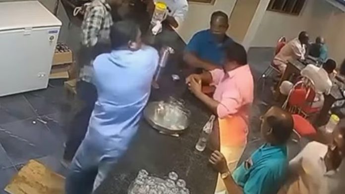 ബാറിലെത്തിയ ആളെ ആക്രമിച്ച ജീവനക്കാരൻ അറസ്റ്റിൽ ബാറിലെത്തിയ ആളെ ആക്രമിച്ച ജീവനക്കാരൻ അറസ്റ്റിൽ
