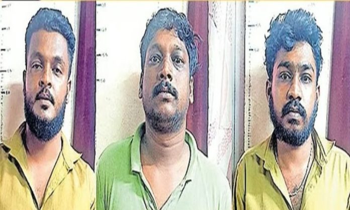 ഒാട്ടോറിക്ഷയിൽ കഞ്ചാവ് വിൽപന ; 3 പേർ അറസ്റ്റിൽ ഒാട്ടോറിക്ഷയിൽ കഞ്ചാവ് വിൽപന ; 3 പേർ അറസ്റ്റിൽ
