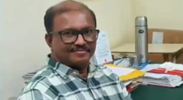 കൈക്കൂലി വാങ്ങുന്നതിനിടെ വിജിലൻസ് പിടികൂടിയ ആർടിഒയെ റിമാൻഡ് ചെയ്തു കൈക്കൂലി വാങ്ങുന്നതിനിടെ വിജിലൻസ് പിടികൂടിയ ആർടിഒയെ റിമാൻഡ് ചെയ്തു