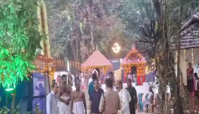 ക്ഷേത്രോത്സവത്തിനിടെ ആൾക്കൂട്ടത്തിനിടയിലേക്ക് അമിട്ട് വീണ് പൊട്ടി അഞ്ച് പേർക്ക് പരിക്കേറ്റ സംഭവം : പത്ത് പേർക്കെതിരെ കേസെടുത്ത് പോലീസ് ക്ഷേത്രോത്സവത്തിനിടെ ആൾക്കൂട്ടത്തിനിടയിലേക്ക് അമിട്ട് വീണ് പൊട്ടി അഞ്ച് പേർക്ക് പരിക്കേറ്റ സംഭവം : പത്ത് പേർക്കെതിരെ കേസെടുത്ത് പോലീസ്
