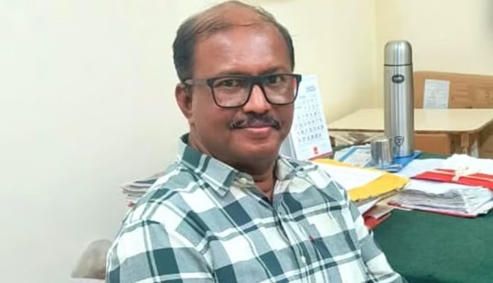 എറണാകുളം അര്ടിഒയെ സസ്പെന്ഡ് ചെയ്ത് മോട്ടോര് വാഹനവകുപ്പ് എറണാകുളം അര്ടിഒയെ സസ്പെന്ഡ് ചെയ്ത് മോട്ടോര് വാഹനവകുപ്പ്