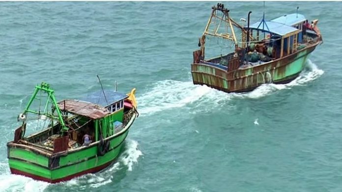32 ഇന്ത്യന് മത്സ്യത്തൊഴിലാളികളെ ലങ്കന് നാവികസേന അറസ്റ്റ് ചെയ്തു 32 ഇന്ത്യന് മത്സ്യത്തൊഴിലാളികളെ ലങ്കന് നാവികസേന അറസ്റ്റ് ചെയ്തു
