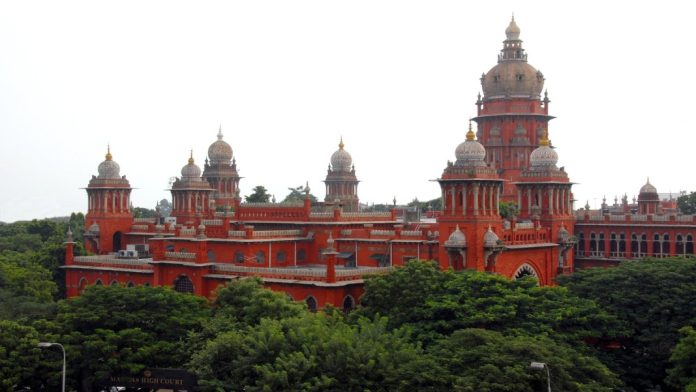 ക്ഷേത്രോത്സവ ക്ഷണക്കത്തിൽ ജാതിപ്പേര് വേണ്ട : മദ്രാസ് ഹൈക്കോടതി ക്ഷേത്രോത്സവ ക്ഷണക്കത്തിൽ ജാതിപ്പേര് വേണ്ട : മദ്രാസ് ഹൈക്കോടതി