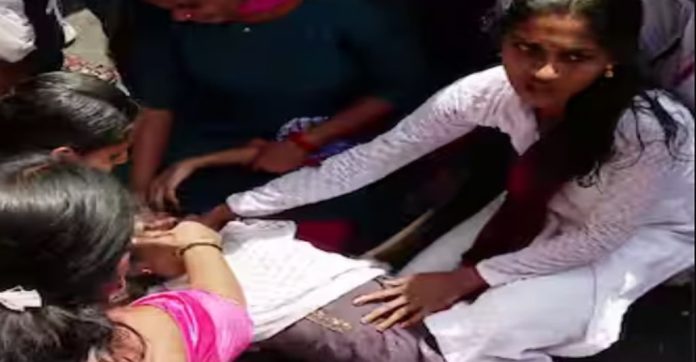 സെക്രട്ടറിയേറ്റിലേക്ക് ചാടി കയറാൻ ശ്രമിച്ചു ; തലസ്ഥാനത്തെ യൂത്ത് കോൺഗ്രസ് മാർച്ചിൽ സംഘർഷം സെക്രട്ടറിയേറ്റിലേക്ക് ചാടി കയറാൻ ശ്രമിച്ചു ; തലസ്ഥാനത്തെ യൂത്ത് കോൺഗ്രസ് മാർച്ചിൽ സംഘർഷം