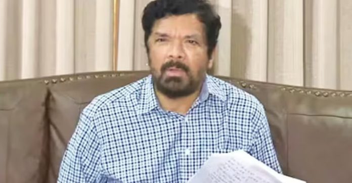 തെലുങ്ക് നടനും രാഷ്ട്രീയ നേതാവുമായ പോസാനി കൃഷ്ണ മുരളി അറസ്റ്റിൽ തെലുങ്ക് നടനും രാഷ്ട്രീയ നേതാവുമായ പോസാനി കൃഷ്ണ മുരളി അറസ്റ്റിൽ