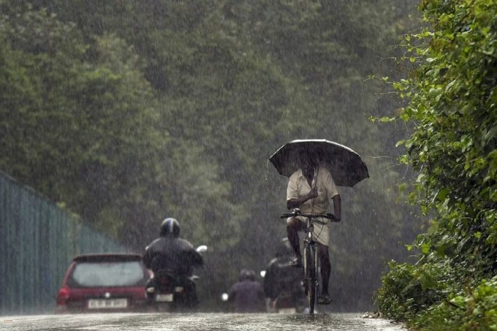 ശക്തമായ മഴ : നാളെ വിവിധ ജില്ലകളിൽ കേന്ദ്ര കാലാവസ്ഥാ വകുപ്പ് യെല്ലോ അലർട്ട് പ്രഖ്യാപിച്ചു ശക്തമായ മഴ : നാളെ വിവിധ ജില്ലകളിൽ കേന്ദ്ര കാലാവസ്ഥാ വകുപ്പ് യെല്ലോ അലർട്ട് പ്രഖ്യാപിച്ചു