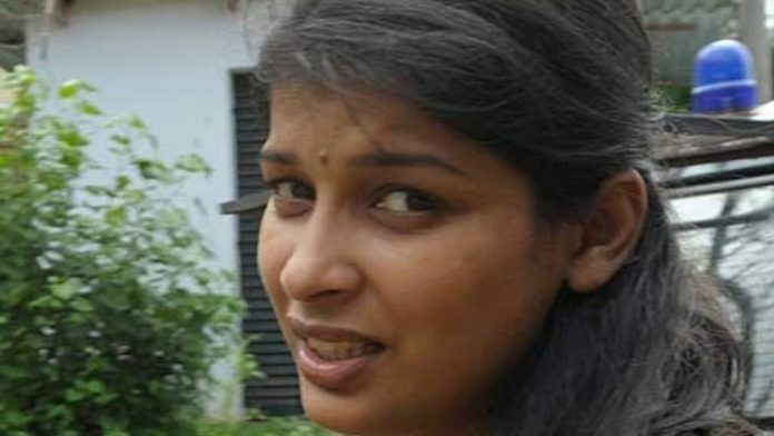 കാരണവർ വധക്കേസ് പ്രതി ഷെറിൻ ആക്രമിച്ച തടവുകാരിയെ ജയിൽ മാറ്റി കാരണവർ വധക്കേസ് പ്രതി ഷെറിൻ ആക്രമിച്ച തടവുകാരിയെ ജയിൽ മാറ്റി
