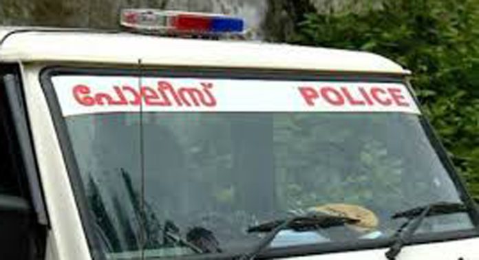 ആലത്തൂരിൽ 14 വയസ്സുകാരനെ തട്ടിക്കൊണ്ടുപോയ വീട്ടമ്മയെ റിമാൻഡ് ചെയ്തു ആലത്തൂരിൽ 14 വയസ്സുകാരനെ തട്ടിക്കൊണ്ടുപോയ വീട്ടമ്മയെ റിമാൻഡ് ചെയ്തു