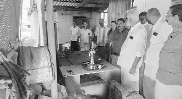ആറന്മുള നിലവിളക്ക് നിര്മ്മാണം മൂന്നാം ഘട്ടത്തിലേക്ക് ആറന്മുള നിലവിളക്ക് നിര്മ്മാണം മൂന്നാം ഘട്ടത്തിലേക്ക്