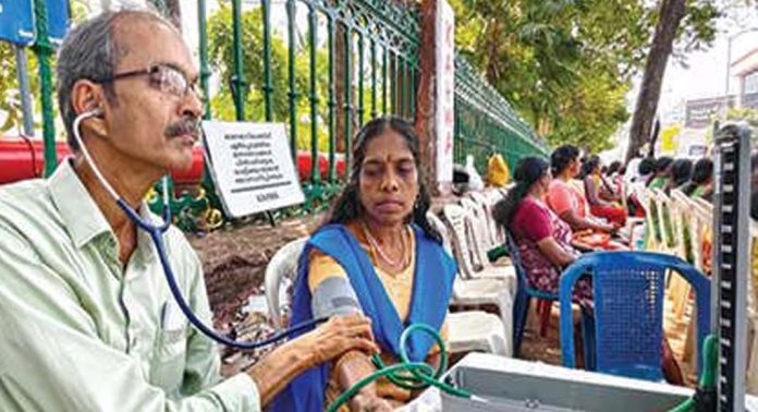 ആശാവർക്കേഴ്സിന്റെ സമരത്തെ നേരിടാൻ ഹെൽത്ത് വോളണ്ടിയേഴ്സിനെ നിയമിക്കാൻ ആരോഗ്യവകുപ്പ് ആശാവർക്കേഴ്സിന്റെ സമരത്തെ നേരിടാൻ ഹെൽത്ത് വോളണ്ടിയേഴ്സിനെ നിയമിക്കാൻ ആരോഗ്യവകുപ്പ്