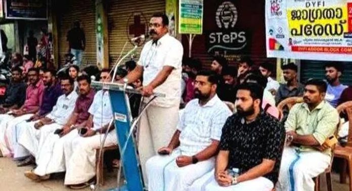 ഡിവൈഎഫ്ഐയുടെ നേതൃത്വത്തിൽ ലഹരിക്കെതിരെ അടൂർ ടൗണിൽ ജാഗ്രതാ പരേഡ് സംഘടിപ്പിച്ചു ഡിവൈഎഫ്ഐയുടെ നേതൃത്വത്തിൽ ലഹരിക്കെതിരെ അടൂർ ടൗണിൽ ജാഗ്രതാ പരേഡ് സംഘടിപ്പിച്ചു