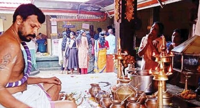 അടൂർ പാർഥസാരഥി ക്ഷേത്രത്തിലെ ഉത്സവത്തിന്റെ ഭാഗമായി നവകവും കലശാഭിഷേകവും ആരംഭിച്ചു അടൂർ പാർഥസാരഥി ക്ഷേത്രത്തിലെ ഉത്സവത്തിന്റെ ഭാഗമായി നവകവും കലശാഭിഷേകവും ആരംഭിച്ചു