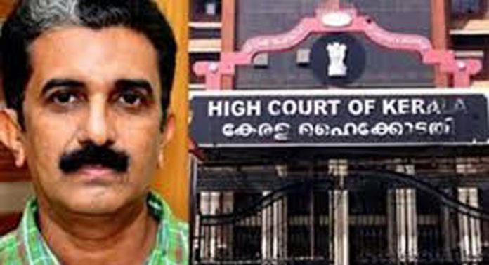 എഡിഎം നവീന് ബാബുവിന്റെ മരണത്തില് ക്രൈം ബ്രാഞ്ച് അന്വേഷണമല്ല സിബിഐ അന്വേഷണം തന്നെ വേണമെന്നാവശ്യപ്പെട്ട് കുടുംബം ഹൈക്കോടതിയില് എഡിഎം നവീന് ബാബുവിന്റെ മരണത്തില് ക്രൈം ബ്രാഞ്ച് അന്വേഷണമല്ല സിബിഐ അന്വേഷണം തന്നെ വേണമെന്നാവശ്യപ്പെട്ട് കുടുംബം ഹൈക്കോടതിയില്