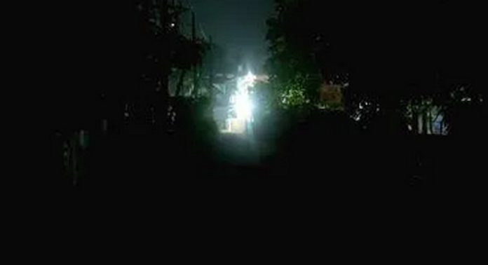 അറുകാലിക്കൽ വഞ്ചിമുക്കിൽ തെരുവ് വിളക്കുകൾ പ്രകാശിക്കുന്നില്ല ; ദുരിതത്തില് ജനങ്ങള് അറുകാലിക്കൽ വഞ്ചിമുക്കിൽ തെരുവ് വിളക്കുകൾ പ്രകാശിക്കുന്നില്ല ; ദുരിതത്തില് ജനങ്ങള്