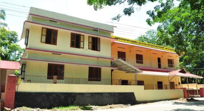 അരുവാപ്പുലം ഗ്രാമപഞ്ചായത്തിന് സ്വരാജ് ട്രോഫി, മഹാത്മാ പുരസ്കാരം ഓമല്ലൂര് പഞ്ചായത്തിന് അരുവാപ്പുലം ഗ്രാമപഞ്ചായത്തിന് സ്വരാജ് ട്രോഫി, മഹാത്മാ പുരസ്കാരം ഓമല്ലൂര് പഞ്ചായത്തിന്