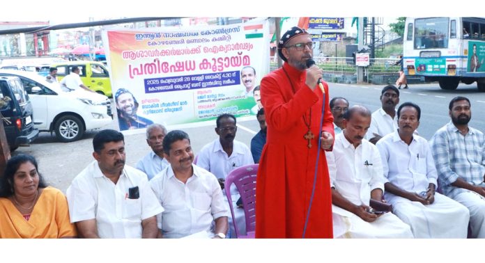ആശാപ്രവർത്തകരുടെ സമരത്തിന് പിന്തുണയേറുന്നു : സര്ക്കാര് ഉത്തരവ് കോഴഞ്ചേരിയില് കത്തിച്ചു ആശാപ്രവർത്തകരുടെ സമരത്തിന് പിന്തുണയേറുന്നു : സര്ക്കാര് ഉത്തരവ് കോഴഞ്ചേരിയില് കത്തിച്ചു