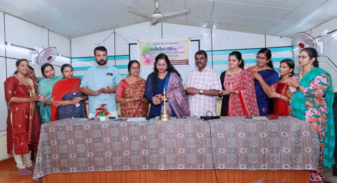 പുളിക്കീഴ് ബ്ലോക്ക് പഞ്ചായത്തിലെ കൗമാര പെണ്കുട്ടികളുടെ മാനസിക, ശാരീരിക, ഉന്നമനത്തിനായി ‘നിര്ഭയം’ ക്യാമ്പ് സംഘടിപ്പിച്ചു പുളിക്കീഴ് ബ്ലോക്ക് പഞ്ചായത്തിലെ കൗമാര പെണ്കുട്ടികളുടെ മാനസിക, ശാരീരിക, ഉന്നമനത്തിനായി ‘നിര്ഭയം’ ക്യാമ്പ് സംഘടിപ്പിച്ചു