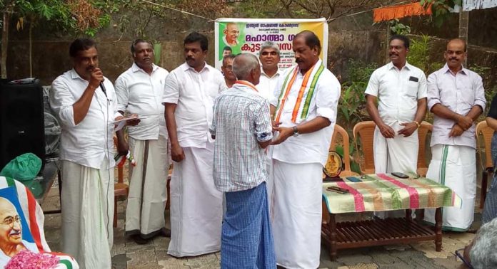 ജലക്ഷാമം രൂക്ഷം ; കൊടുമൺ പഞ്ചായത്ത് ഭരണസമിതിയുടെ അനങ്ങാപ്പാറ നയം അവസാനിപ്പിക്കണമെന്ന് അങ്ങാടിക്കൽ 4-ാം വാർഡ് മഹാത്മാഗാന്ധി കുടുബ സംഗമം ജലക്ഷാമം രൂക്ഷം ; കൊടുമൺ പഞ്ചായത്ത് ഭരണസമിതിയുടെ അനങ്ങാപ്പാറ നയം അവസാനിപ്പിക്കണമെന്ന് അങ്ങാടിക്കൽ 4-ാം വാർഡ് മഹാത്മാഗാന്ധി കുടുബ സംഗമം