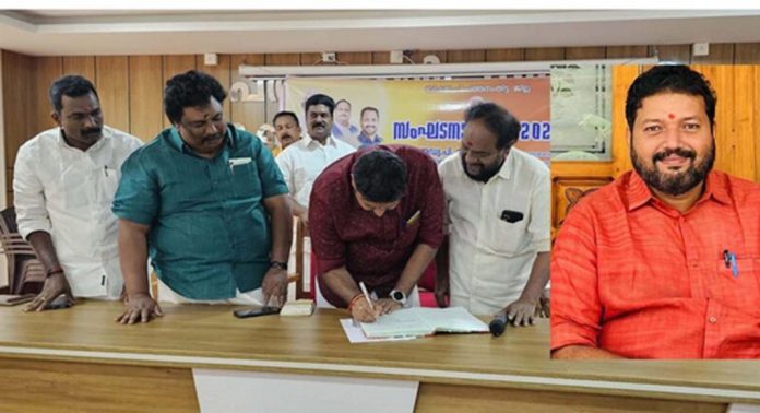 ബി.ജെ.പി.പത്തനംതിട്ട ജില്ലാ പ്രസിഡന്റായി അഡ്വ. വി.എ.സൂരജ് ചുമതലയേറ്റു ബി.ജെ.പി.പത്തനംതിട്ട ജില്ലാ പ്രസിഡന്റായി അഡ്വ. വി.എ.സൂരജ് ചുമതലയേറ്റു