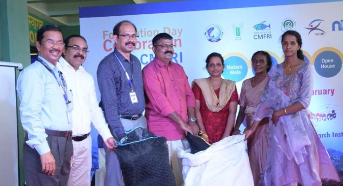 സിഎംഎഫ്ആർഐ മേളയിൽ പൊതുജനശ്രദ്ധ നേടി ആഴക്കടൽ മത്സ്യബന്ധന ഗവേഷണ പദ്ധതി സിഎംഎഫ്ആർഐ മേളയിൽ പൊതുജനശ്രദ്ധ നേടി ആഴക്കടൽ മത്സ്യബന്ധന ഗവേഷണ പദ്ധതി