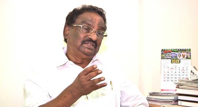 ശശി തരൂര് എംപിയെ പുകഴ്ത്തികൊണ്ട് എകെ ബാലൻ രംഗത്ത് ശശി തരൂര് എംപിയെ പുകഴ്ത്തികൊണ്ട് എകെ ബാലൻ രംഗത്ത്