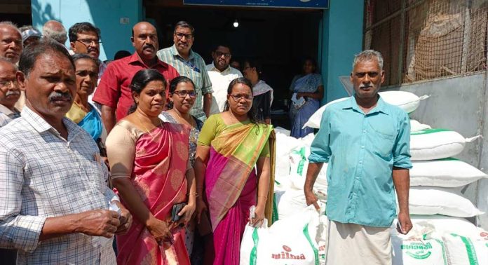 ഏഴംകുളം ഗ്രാമപഞ്ചായത്തിലെ ക്ഷീരകര്ഷകര്ക്ക് കാലിത്തീറ്റ വിതരണം ചെയ്തു ഏഴംകുളം ഗ്രാമപഞ്ചായത്തിലെ ക്ഷീരകര്ഷകര്ക്ക് കാലിത്തീറ്റ വിതരണം ചെയ്തു