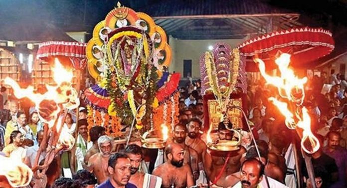 ഭക്തിനിര്ഭരമായി കണ്ണമംഗലം മഹാദേവർക്ഷേത്രത്തിലെ പിതാ പുത്രീസംഗമം ഭക്തിനിര്ഭരമായി കണ്ണമംഗലം മഹാദേവർക്ഷേത്രത്തിലെ പിതാ പുത്രീസംഗമം