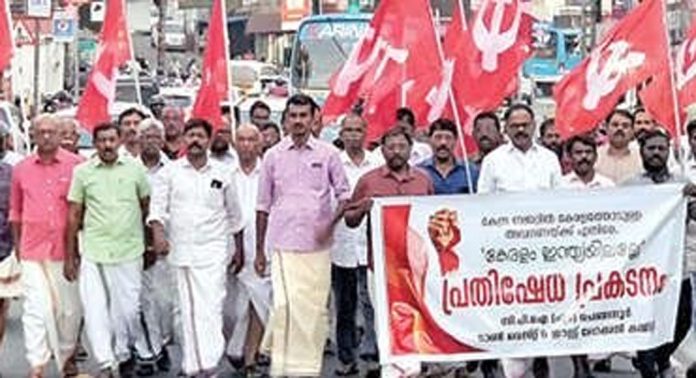 സി.പി.എം. ചെങ്ങന്നൂർ ടൗണിൽ പ്രതിഷേധപ്രകടനം നടത്തി സി.പി.എം. ചെങ്ങന്നൂർ ടൗണിൽ പ്രതിഷേധപ്രകടനം നടത്തി