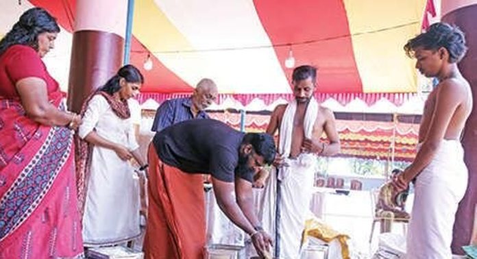 ചുനക്കര തിരുവൈരൂർ മഹാദേവർ ക്ഷേത്രത്തിലെ കെട്ടുത്സവത്തിന് ആറു കരകളിലും ഒരുക്കങ്ങൾ തുടങ്ങി ചുനക്കര തിരുവൈരൂർ മഹാദേവർ ക്ഷേത്രത്തിലെ കെട്ടുത്സവത്തിന് ആറു കരകളിലും ഒരുക്കങ്ങൾ തുടങ്ങി