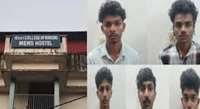 നഴ്സിങ് കോളേജിലെ റാഗിംഗിന് ഉപയോഗിച്ച വസ്തുക്കള് കണ്ടെടുത്ത് പോലീസ് നഴ്സിങ് കോളേജിലെ റാഗിംഗിന് ഉപയോഗിച്ച വസ്തുക്കള് കണ്ടെടുത്ത് പോലീസ്