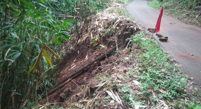 മണ്ണീറ റോഡിൻ്റെ അപകടകരമായ ഭാഗത്ത് ക്രാഷ് ബാരിയർ സ്ഥാപിക്കണം ; ആവശ്യം ശക്തമാകുന്നു മണ്ണീറ റോഡിൻ്റെ അപകടകരമായ ഭാഗത്ത് ക്രാഷ് ബാരിയർ സ്ഥാപിക്കണം ; ആവശ്യം ശക്തമാകുന്നു