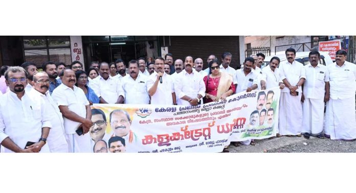 കേന്ദ്ര-സംസ്ഥന സര്ക്കാരുകളുടെ പ്രവാസികളോടുള്ള അവഗണന നീതീകരിക്കാനാവാത്തത് : അഡ്വ. പഴകുളം മധു കേന്ദ്ര-സംസ്ഥന സര്ക്കാരുകളുടെ പ്രവാസികളോടുള്ള അവഗണന നീതീകരിക്കാനാവാത്തത് : അഡ്വ. പഴകുളം മധു