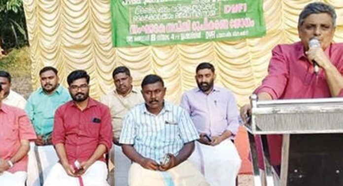 കരിങ്ങാലി വലിയതോടിനെ സംരക്ഷിക്കാൻ ഡിവൈഎഫ്ഐയുടെ ശുചീകരണയജ്ഞം കരിങ്ങാലി വലിയതോടിനെ സംരക്ഷിക്കാൻ ഡിവൈഎഫ്ഐയുടെ ശുചീകരണയജ്ഞം