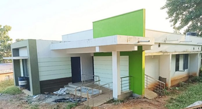 എരുമേലി വില്ലേജ് ഓഫീസ് കെട്ടിടം കാട് കയറി നശിക്കുന്നു എരുമേലി വില്ലേജ് ഓഫീസ് കെട്ടിടം കാട് കയറി നശിക്കുന്നു