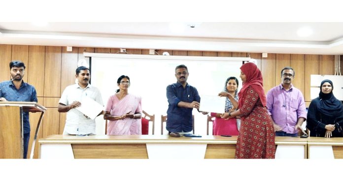 ഹരിത നഗരത്തിലേക്ക് ചുവട് വെച്ച് പത്തനംതിട്ട ; ഹരിത പദവി പ്രഖ്യാപനം നടത്തി ഹരിത നഗരത്തിലേക്ക് ചുവട് വെച്ച് പത്തനംതിട്ട ; ഹരിത പദവി പ്രഖ്യാപനം നടത്തി