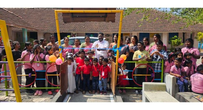 അടൂര് കരുവാറ്റ എല്.പി സ്കൂള് വര്ണ കൂടാരം ഉദ്ഘാടനം ചെയ്തു അടൂര് കരുവാറ്റ എല്.പി സ്കൂള് വര്ണ കൂടാരം ഉദ്ഘാടനം ചെയ്തു