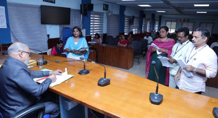 വിവരാവകാശ കമ്മീഷണറുടെ സിറ്റിംഗ് : കെഎസ്ആര്ടിസിക്ക് കാരണം കാണിക്കല് നോട്ടീസ് വിവരാവകാശ കമ്മീഷണറുടെ സിറ്റിംഗ് : കെഎസ്ആര്ടിസിക്ക് കാരണം കാണിക്കല് നോട്ടീസ്
