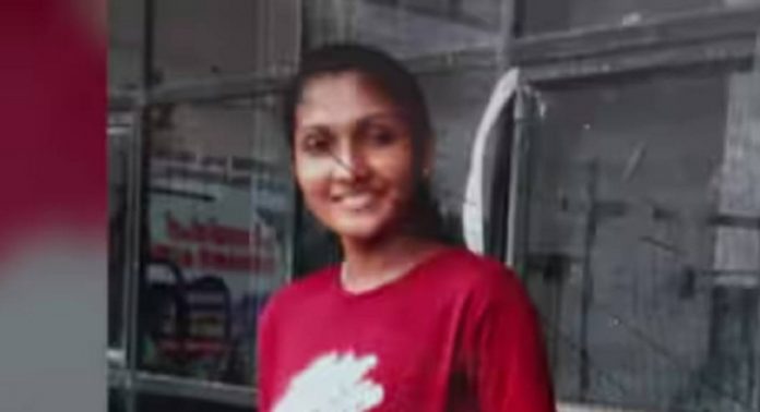 പത്തനംതിട്ടയിലെ അഗ്നിവീർ പരിശീലന വിദ്യാർത്ഥിനി ഗായത്രിയുടെ ആത്മഹത്യ ; ദുരൂഹത ആരോപിച്ച് രണ്ടാനച്ഛൻ പത്തനംതിട്ടയിലെ അഗ്നിവീർ പരിശീലന വിദ്യാർത്ഥിനി ഗായത്രിയുടെ ആത്മഹത്യ ; ദുരൂഹത ആരോപിച്ച് രണ്ടാനച്ഛൻ