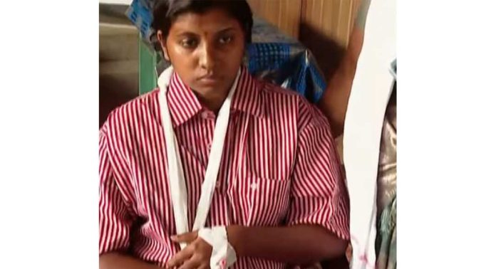 പത്തനംതിട്ട പോലീസ് അതിക്രമത്തിൽ പോലീസുകാർക്കെതിരെയുള്ള നടപടി തൃപ്തികരമല്ലെന്ന് മർദനമേറ്റ സിത്താര പത്തനംതിട്ട പോലീസ് അതിക്രമത്തിൽ പോലീസുകാർക്കെതിരെയുള്ള നടപടി തൃപ്തികരമല്ലെന്ന് മർദനമേറ്റ സിത്താര