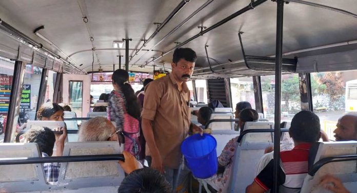 വാഹനാപകടത്തെ തുടർന്ന് കാൽ മുറിച്ചു മാറ്റിയ ബസ് തൊഴിലാളിക്ക് വേണ്ടി ജീവകാരുണ്യ പ്രവർത്തനം നടത്തി വേണാട് ബസ് സർവീസ് വാഹനാപകടത്തെ തുടർന്ന് കാൽ മുറിച്ചു മാറ്റിയ ബസ് തൊഴിലാളിക്ക് വേണ്ടി ജീവകാരുണ്യ പ്രവർത്തനം നടത്തി വേണാട് ബസ് സർവീസ്