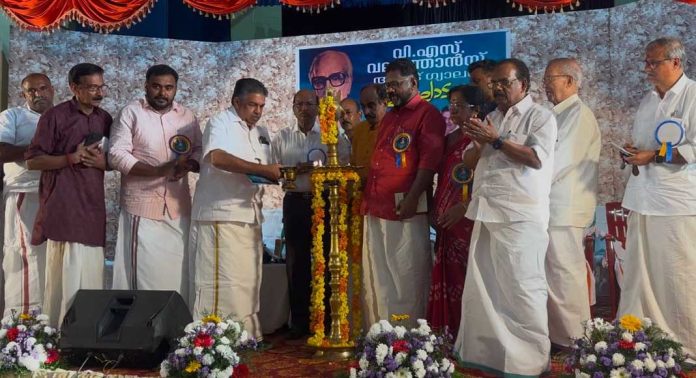 പന്തളത്ത് വി.എസ്. വല്യത്താന്റെ ഓർമ്മയ്ക്കായി സാംസ്കാരിക കേന്ദ്രം തുടങ്ങും ; സജി ചെറിയാൻ പന്തളത്ത് വി.എസ്. വല്യത്താന്റെ ഓർമ്മയ്ക്കായി സാംസ്കാരിക കേന്ദ്രം തുടങ്ങും ; സജി ചെറിയാൻ