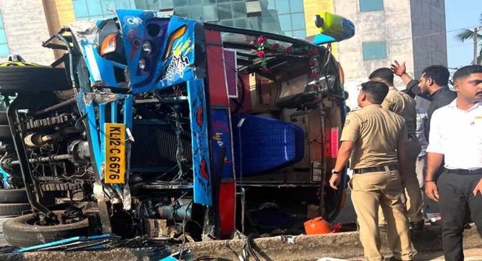 കോഴിക്കോട് അരയിടത്ത് പാലത്തെ ബസ് അപകടം ; ഡ്രൈവര് പോലീസ് കസ്റ്റഡിയിൽ കോഴിക്കോട് അരയിടത്ത് പാലത്തെ ബസ് അപകടം ; ഡ്രൈവര് പോലീസ് കസ്റ്റഡിയിൽ
